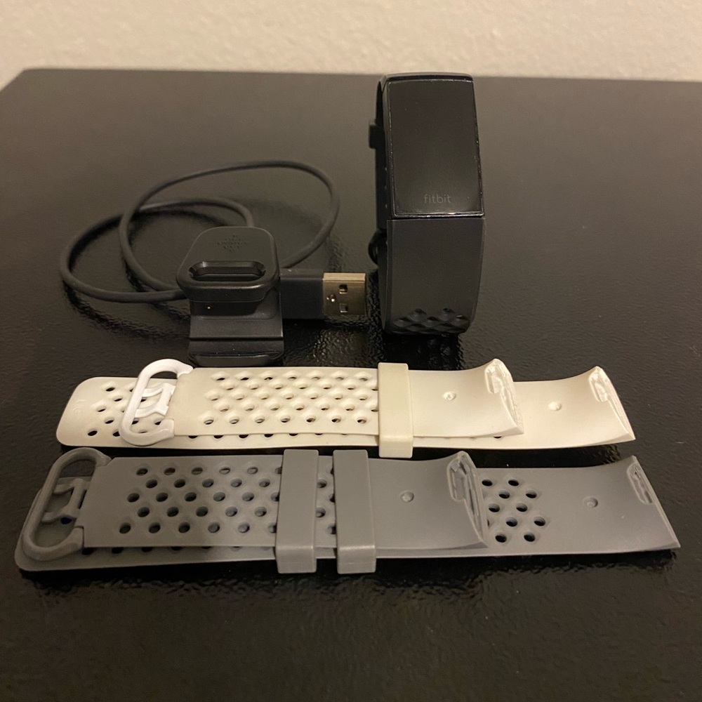 Fitbit charge 4 w/2 free large sports bands